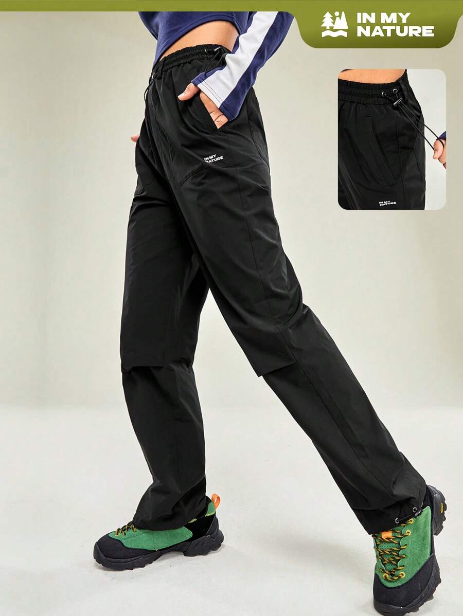In My Nature 女款戶外字母印花長褲 - 黑色 - 查看 1