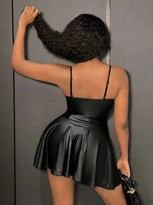 Slaydiva Elegante mini vestido negro ajustado con forma de copa en el busto, diseño con volantes en el bajo, forrado en PU para mujer, ideal para festivales de música de verano