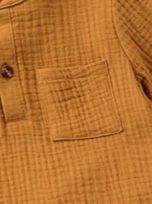 SHEIN Vintaside Kids 2pcs Boys Casual Cotton Pocket Front Stand Collar Top And Shorts Set, Crinkle Fabric, Summer Getaway, Holiday, Travel, Relax, Sunbathing - Brown - View 4