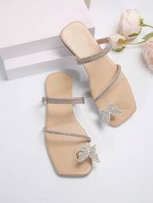 夏季和秋季新款女士杏色兩用正方形拖鞋,飾有鑽石,時尚的蝴蝶裝飾,開趾平底,法式沙灘拖鞋 - 杏色 - 查看 4