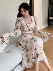 DAZY 蝴蝶图案喇叭袖连衣裙，荷叶边，秋季花卉连衣裙 - 杏色 - 查看 1