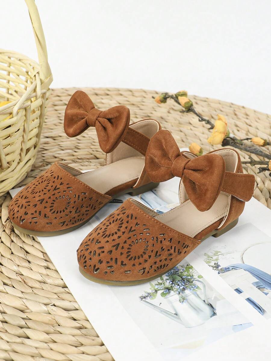 防滑防水柔軟大底柔軟鞋面舒適時尚的公主風格打孔花朵兒童平底鞋 - 棕色 - 查看 1