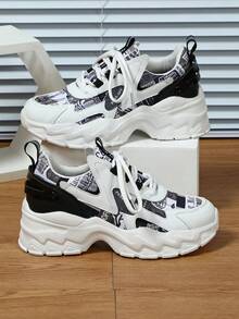 舒適簡潔時尚的步行鞋,適合女性戶外活動,通勤,健身和旅行,有鞋帶,平圓頭,低幫,顏色拼接,多用途設計,且適用於女性運動鞋或假期禮物 - 彩色 - 查看 2