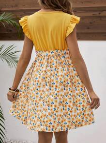 SHEIN 带有碎花印花和拼接细节的孕妇哺乳连衣裙