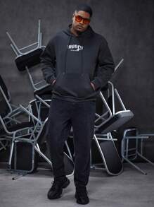 Manfinity LEGND 男裝大尺碼連帽衫,帶有天使圖案和標語,下垂肩設計 - 黑色 - 查看 3