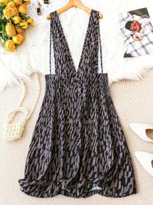 SHEIN Clasi 加大尺碼女士全印花圍裙連身裙 - 黑色 - 查看 2