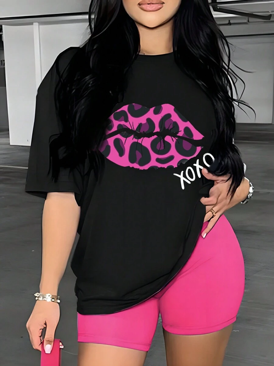 SHEIN Slayr Áo thun in chữ & môi Plus Size - màu đen - Xem 1