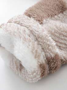 Manfinity Hypemode Men's Plus Size Single-Breasted Gingham Teddy Hooded Jacket - Chocolate Brown - View 3