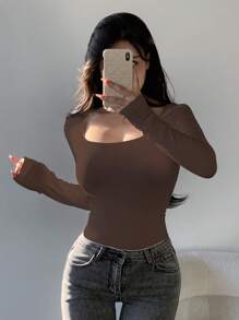 DAZY Tricou de damă cu croială slim fit, culoare solidă, cu decolteu rotund mare, haine de toamnă, mânecă lungă, topuri pentru femei - Maro - Vizualizare 2