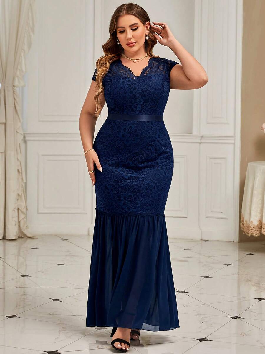 MIUSOL Plus Mermaid Hem Lace Bridesmaid Formal Dress - Navy Blue - View 1