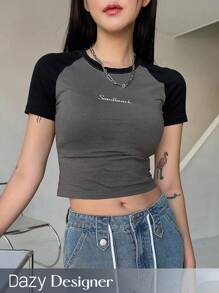 Dazy Designer 女士短袖字母印花上衣,瑞格蘭袖設計 - 彩色 - 查看 1