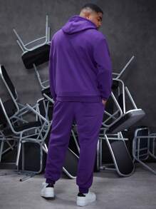 Manfinity Homme 男士大尺寸寬鬆連帽運動服套裝,印花口號運動衫和運動長褲 - 紫色 - 查看 2