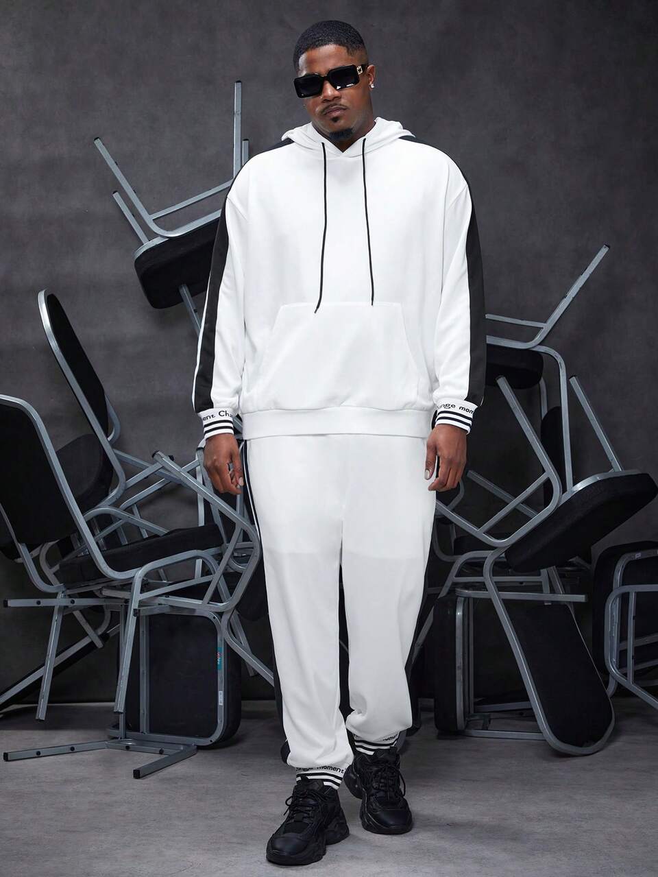 Loose Fit Plus Size Men's Colorblock Hooded Sweatshirt And Drawstring Pants Set