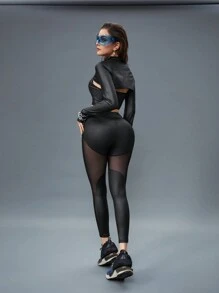 Innovista 3 in 1 Kunstleder Push-Up Sport-BH mit V-Ausschnitt und abnehmbarem Crop Top, atmungsaktive Mesh-Einsatz Sport-Leggings, 3-teiliges sexy Sport-Outfit - Schwarz - Übersicht 2