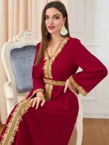 拼色刺绣贴花 V 领长袖连衣裙，简约长袍 - 紅色 - 查看 5