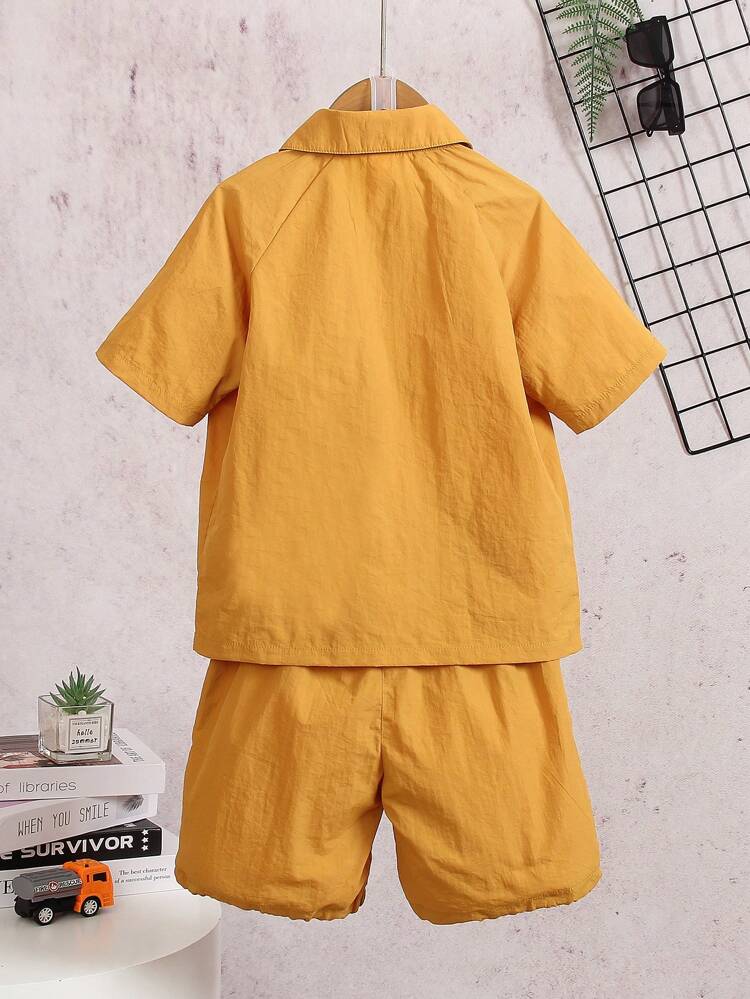 Young Boy Handsome Short Sleeve Collared Shirt With Pocket Detail And Loose Shorts Set For Comfortable Summer Casual Wear