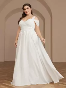 SHEIN Belle Elegancka i romantyczna suknia ślubna w dużym rozmiarze z koronki, haftu, nadruku kwiatowego i szyfonu z dużym rozkloszowanym dołem, ramiączkami spaghetti i bezrękawnikiem w dużym rozmiarze w kolorze białym - Biały - Zobacz 2