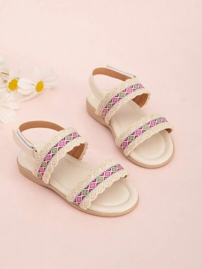 全新夏季婴幼儿女童可爱民族风平底凉鞋，适合户外活动