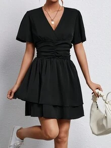 SHEIN Privé 女款 V 領荷葉邊短袖百褶連身裙 - 黑色 - 查看 6