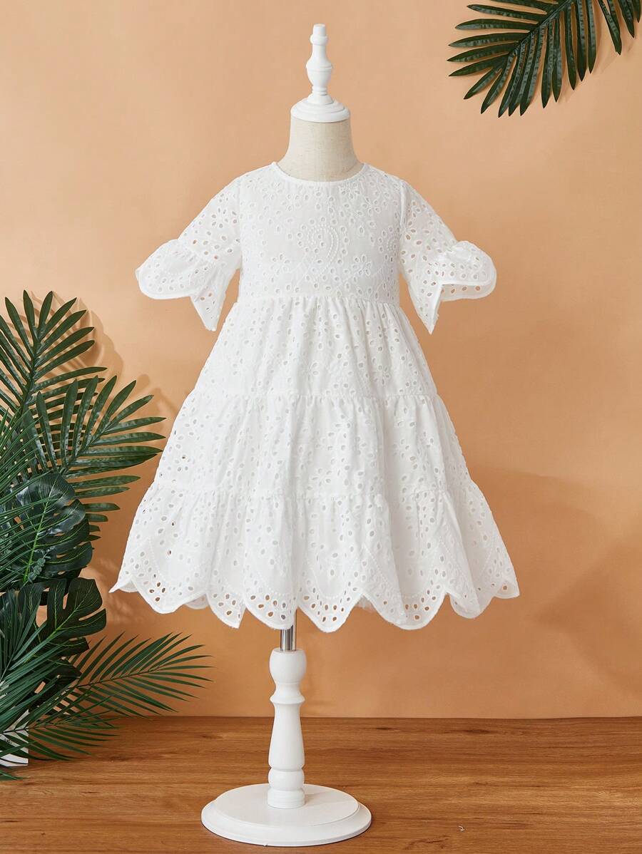 SHEIN Nhỏ bé Cô gái Lỏng lẻo phù hợp Giải trí Thêu Ngắn tay Váy chữ A Với Vòng cổ - trắng - Xem 1