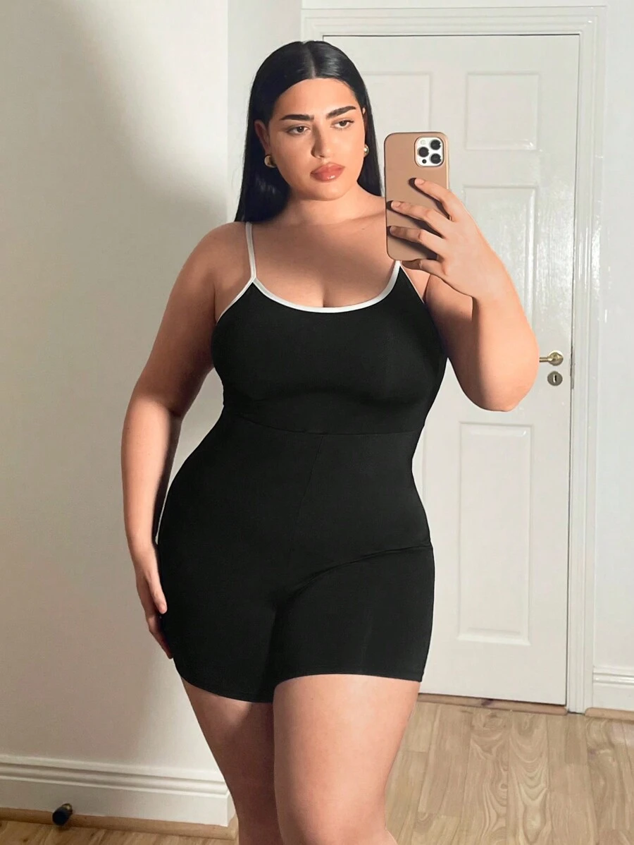 SHEIN Essnce Áo liền quần nữ có kích thước lớn, thiết kế tương phản có độ đàn hồi cao, áo liền quần màu đen gợi cảm với kiểu dáng vừa vặn thoải mái và cổ cao - Đen và trắng - Xem 1