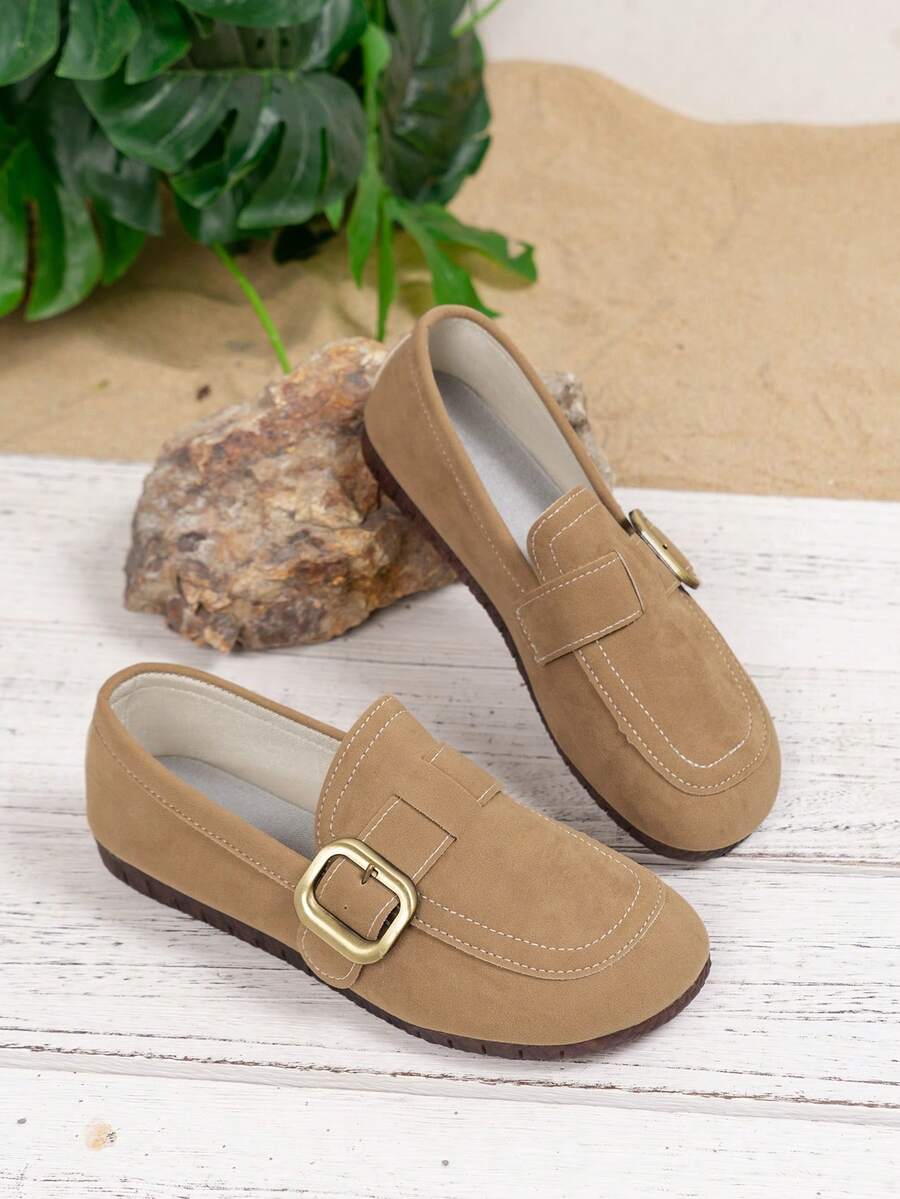 金屬扣設計的女士平底便鞋,一體成型且休閒 - 棕色 - 查看 1