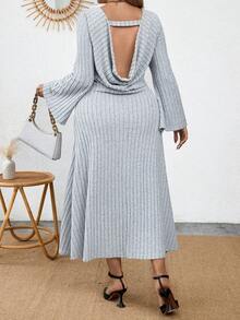 Calvaya Kích thước lớn Màu thuần Đồ đan Ribbed Xu hướng: Cắt giảm Trở lại Tay áo loe Đầm - Xám - Xem 5