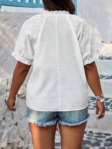 SHEIN Clasi Kích thước lớn Của phụ nữ Chải Cổ chữ V Lá sen tỉa Áo sơ mi - trắng - Xem 2