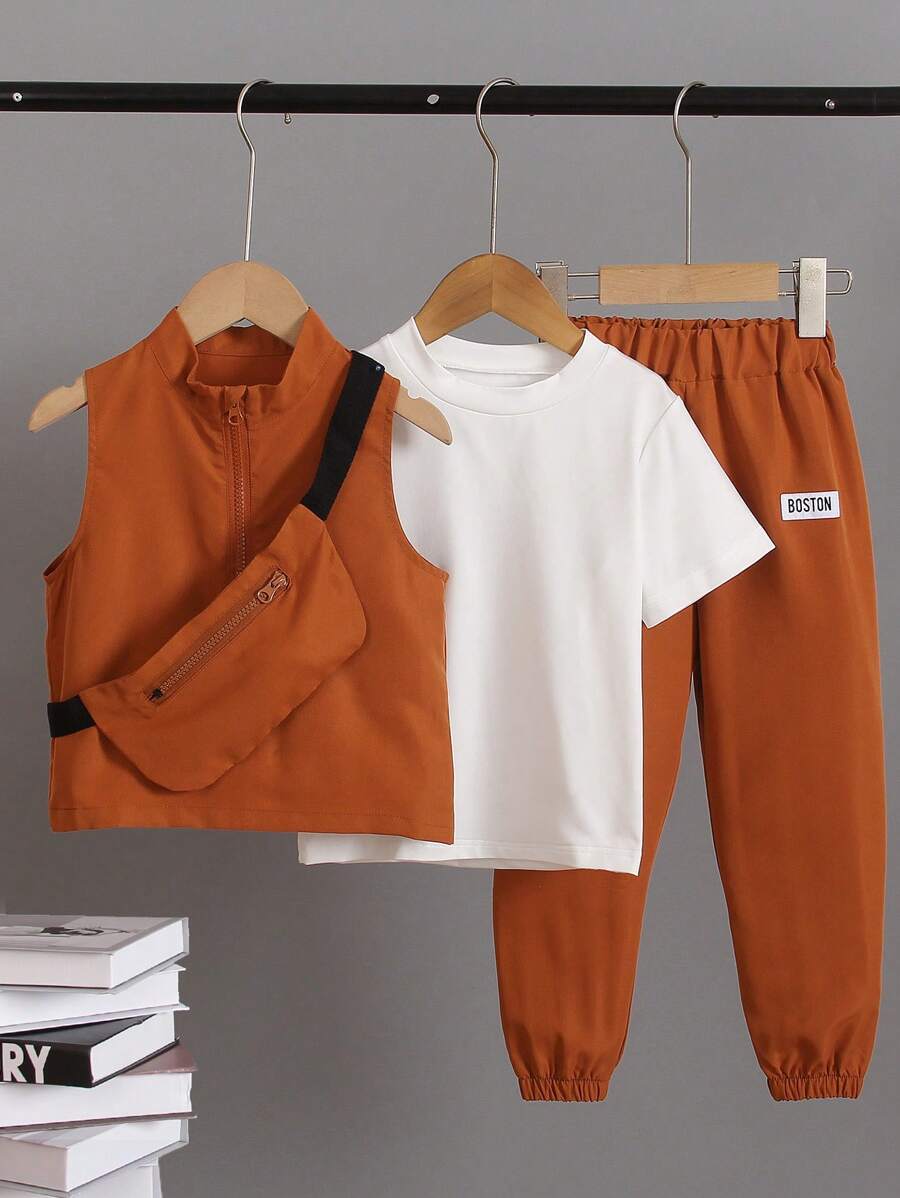 男孩休閒三件套,包括圓領短袖t恤、立領背心、拉鍊夾克和有彈性的袖口褲子 - 咖啡棕 - 查看 1