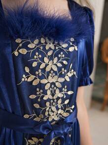 SHEIN 補間女孩泡泡袖蓬鬆拼布花卉刺繡束帶連身裙 - 藍色 - 查看 5