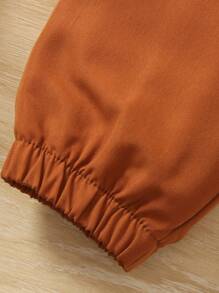 男孩休閒三件套,包括圓領短袖t恤、立領背心、拉鍊夾克和有彈性的袖口褲子 - 咖啡棕 - 查看 4