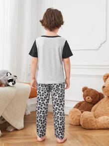 Conjunto de 2 piezas de ropa de estar en casa con camiseta de manga corta y pantalones estampados con diseño de fútbol para niño pequeño