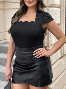 SHEIN Clasi 大尺碼女款扇形底邊蕾絲拼接 T 卹 - 黑色 - 查看 1