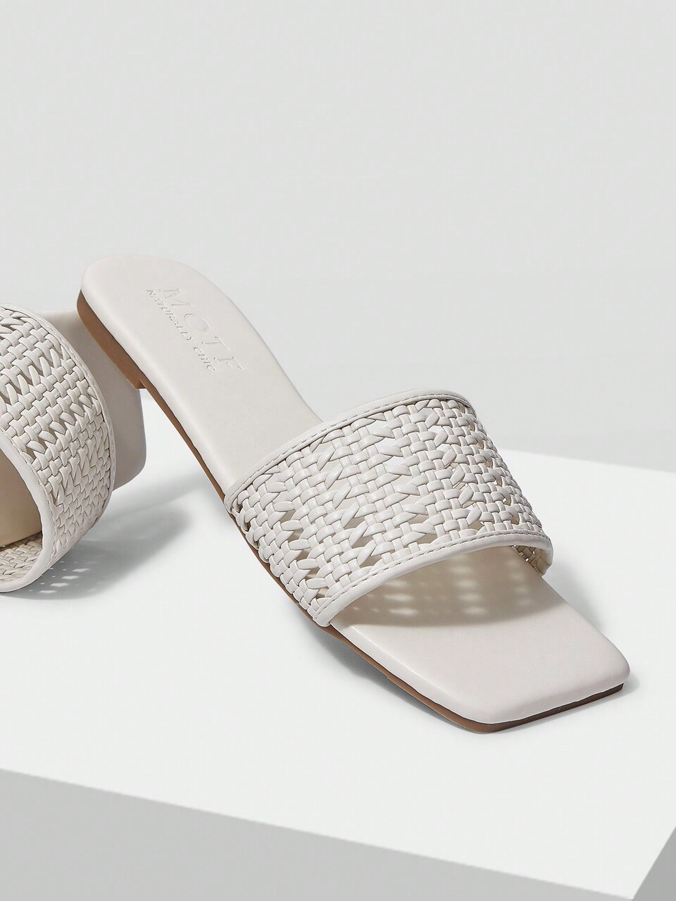 WEAVE DESIGN COMFORTABLE FLAT SANDALS FOR WOMEN