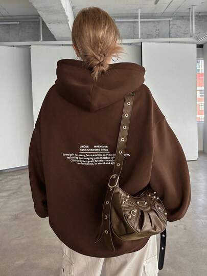 DAZY Moletom longo com estampa de slogan feminino ÚNICO QUANDO SEMPRE MENINAS EM CONSTANTE MUDANÇA Toda garota tem muitos rostos, e a roupa é como um espelho, refletindo as personalidades em mudança das garotas. As garotas podem ser elegantes, futuristas, descoladas, clássicas e românticas, ou doces e ágeis