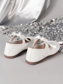 1 双白色经典平底儿童休闲鞋，时尚简约的设计 - 白色 - 查看 3