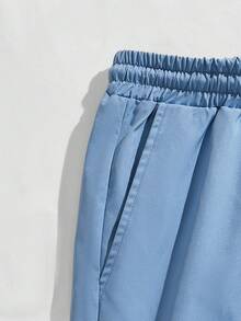 Manfinity RebelGame 男士字母印花t恤和純色短褲套裝 - 白色 - 查看 4