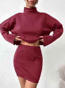 SHEIN قميص صوفي طويل ذو أكمام طويلة مضلع مع قميص داخلي برقبة عالية وتنورة قصيرة على شكل مجموعة قطعتين - عنابي اللون - مشاهدة 4