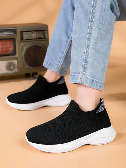 זוג אחד של נעלי ספורט לילדים, נעלי ריצה אופנתיות לשני המינים