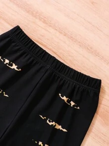 SHEIN Conjunto De Dos Piezas Para Niñas Preadolescentes De Top Y Shorts Con Estampado De Leopardo Y Parches