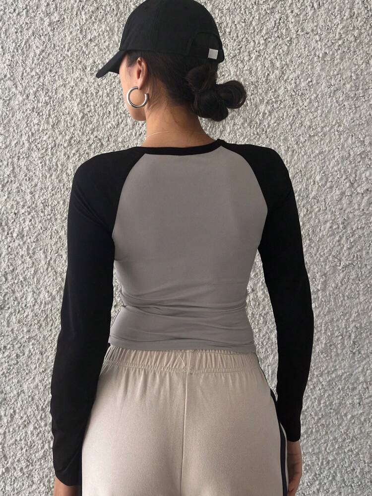 Color Block Raglan Sleeve Printed Slim Fit Long Sleeve Women's T-Shirt With Notched Neckline INFINITE BEING TOUCHING MOMENT KEEP MOVING FORWARD 1903,Fall Clothes Graphic Tee