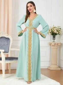 Vestido modesto de tipo kaftan con manga larga, escote en V, parches bordados y bloques de color para mujer