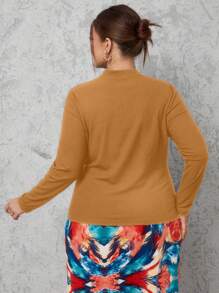 SHEIN Privé 大尺碼立領鏤空長袖t卹 - 卡其色 - 查看 2