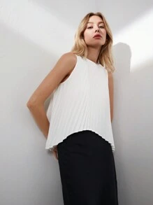 BizChic 女性不對稱圓擺褶皺無袖上衣 - 白色 - 查看 9