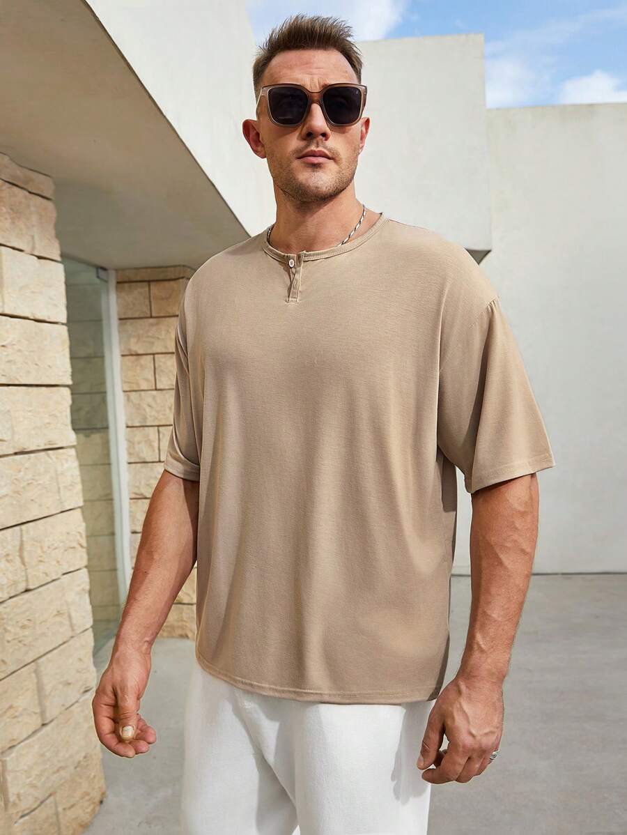 Manfinity Homme 男士加大尺碼純色休閒t恤 - 卡其色 - 查看 1