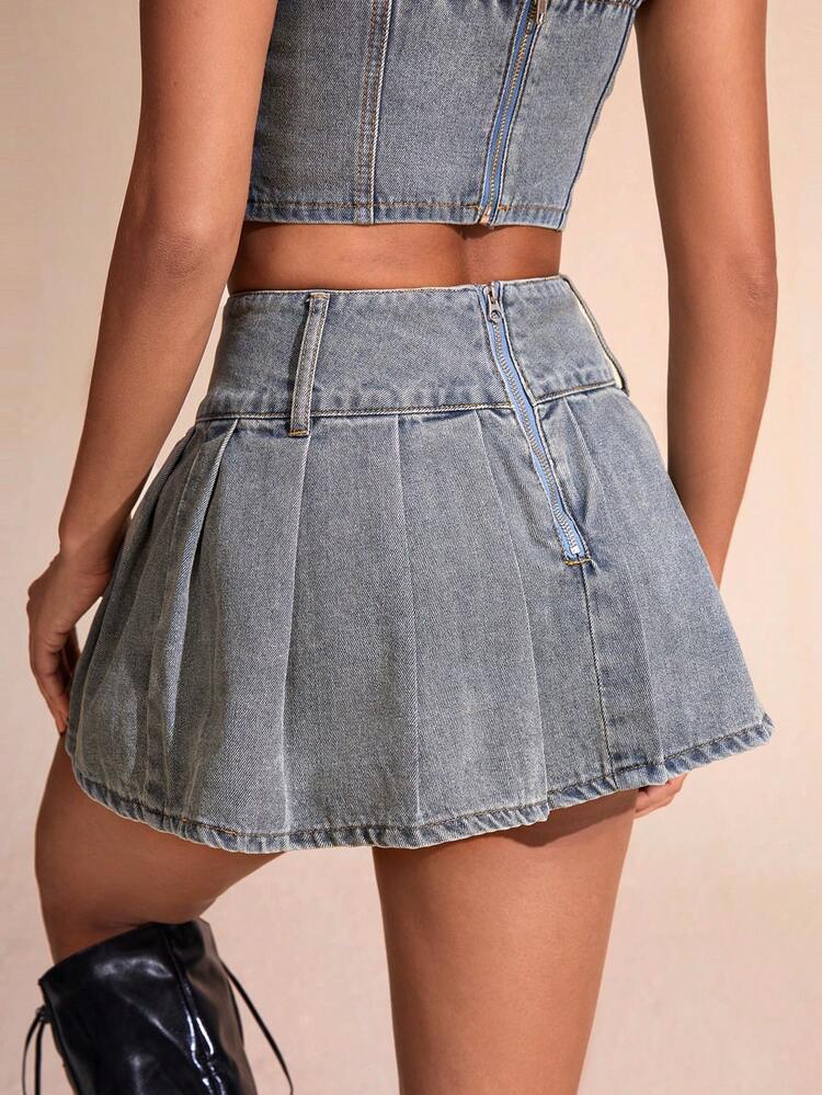 Women's Cargo Style Denim Skirt With Pleats And Pockets