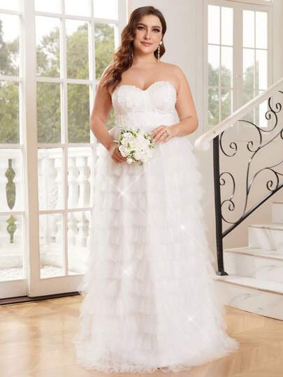 SHEIN Belle 大尺碼層疊蕾絲無肩帶婚紗,配有甜美浪漫的3d花裝飾