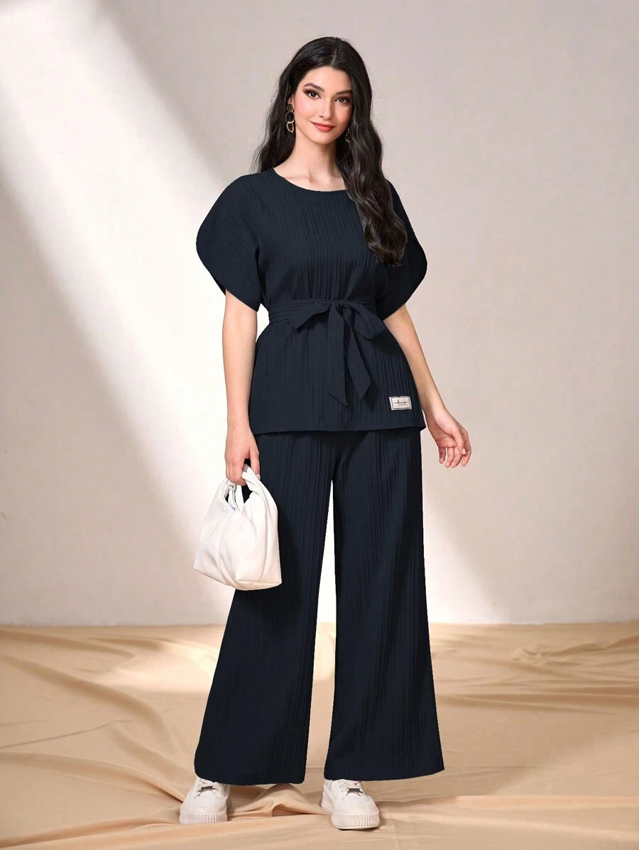 SHEIN Mulvari Ensemble De Deux Pièces Pour Femmes Composé D'un Tshirt