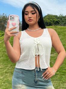 SHEIN Qutie قميص كُشكشة بيضاء بحجم زائد ومزين بالشرابات - أبيض - مشاهدة 4