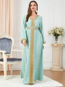 Vestido modesto de tipo kaftan con manga larga, escote en V, parches bordados y bloques de color para mujer